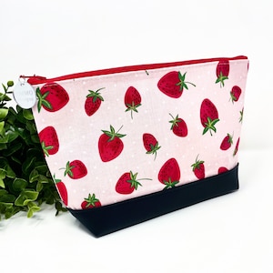Strawberry Makeup Pouch Bag, Strawberry Makeup Bag, Strawberry Cosmetic Pouch, Strawberry Zipper Pouch, Strawberry gift