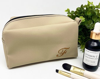 Personalized makeup bag, Embroidered Toiletry bag, Bridesmaid gift, Bridesmaid bag, Monogram Cosmetic bag, Bridal gift
