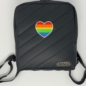 Mochila personalizada Pride LGBT, mes del orgullo, mochila de piel sintética, regalo de novia lesbiana, regalo para LGBT, bolso de pareja con bandera LGBT imagen 5