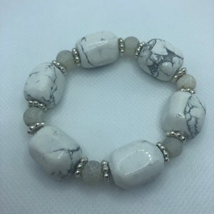 Howlite and cracked white Quartz bracelet. Communication, awareness and expression.