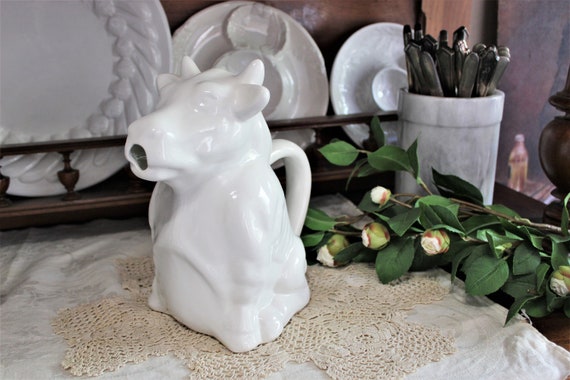 Vintage Creamy White Large Pitcher Cow Bull Water Juice Breakfast  display picture 1