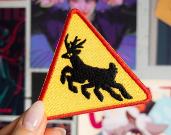 Cryptid Deer Warnung gestickter Aufnäher | Paranormal - Scp - Patches - Cryptiden - Creepy - Grunge - Fantasy - Jacke - Rucksack