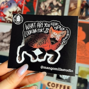 Sticker hyène en vinyle - Que recherchez-vous | cryptide - autocollants scp - poilu - chien - cryptique - monstre - mystère