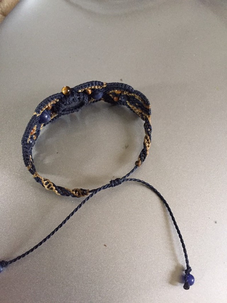 Micro macram\u00e9 bracelet