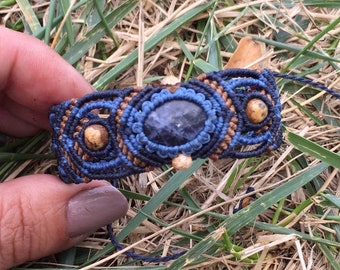 Sodaliet unisex micro macramé armband