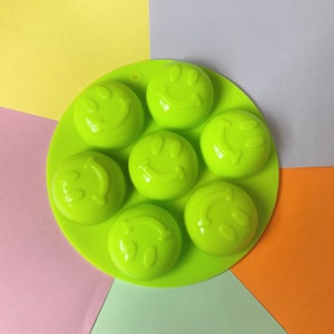 Smile face Silicone Soap Mold - 7 cavities - smile circle soap mold silicone molds plaster mold Ice mold chocolate mold