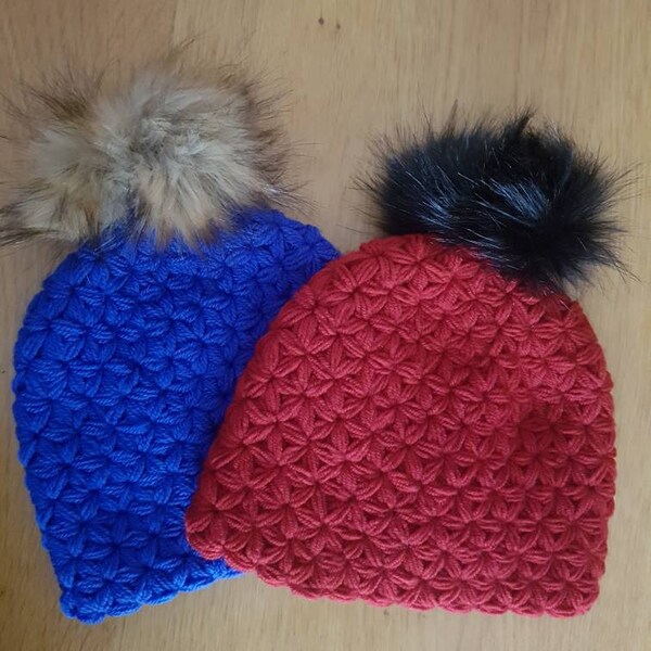 Bonnet crochet fait main avec pompon fausse fourrure  bien chaud et épais