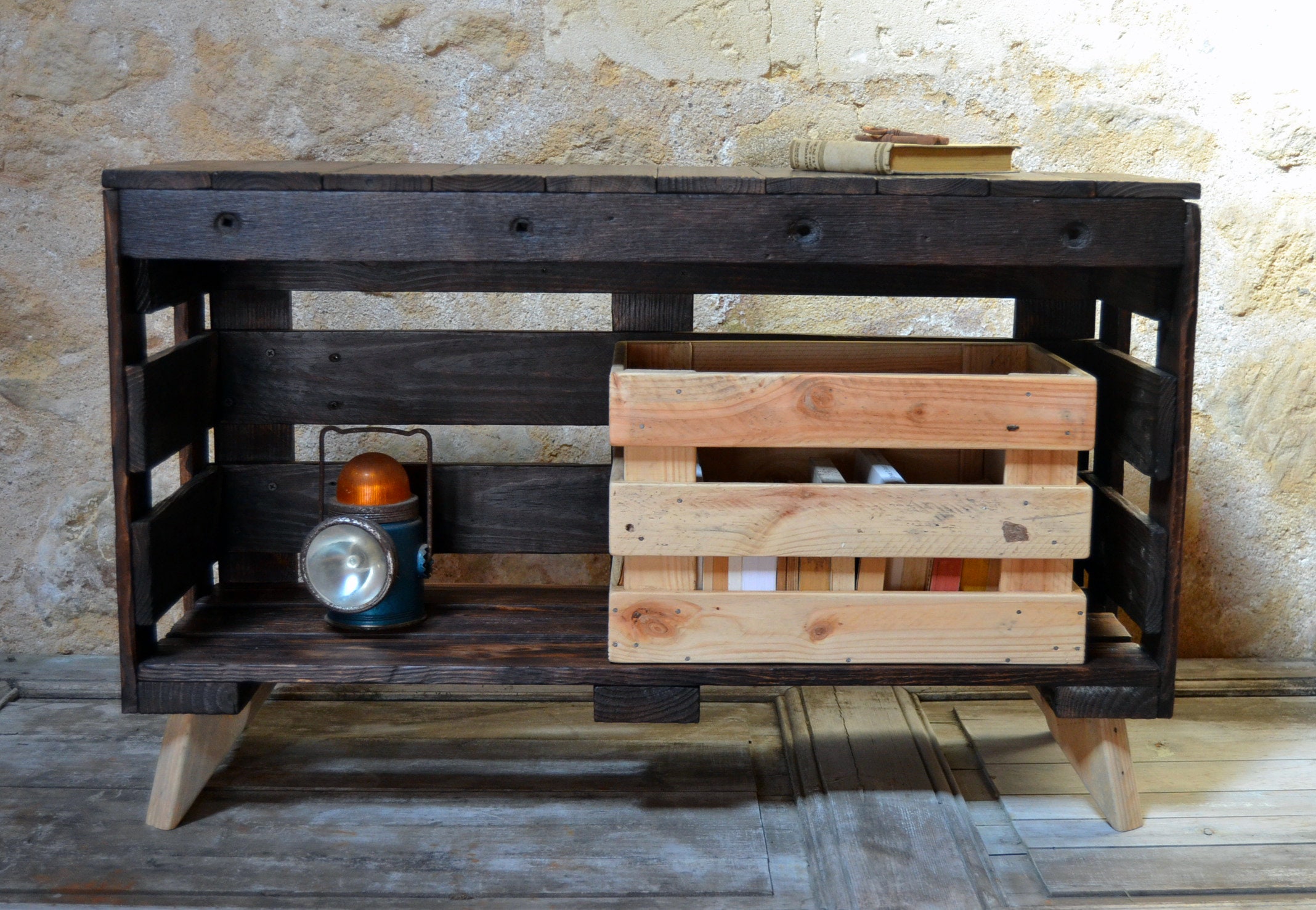 Le Banc Mi-Cuit, Petit Meuble en Bois Brulé.