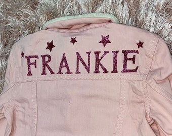 Iron on Name- PERSONALISED - Iron on - Children personalised Denim Jacket - 12+ Colours - Different Shapes - Personalised Decal Transfer