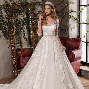 Women's V-Neck 3/4 Sleeves Floral Wedding Gown, Ball Gown/Princess Bridal Wedding Dresses