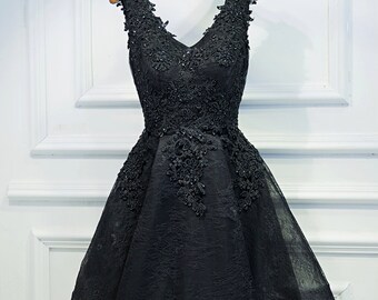 Women's Black Sleeveless V-Neck Floral Lace Wedding Gown