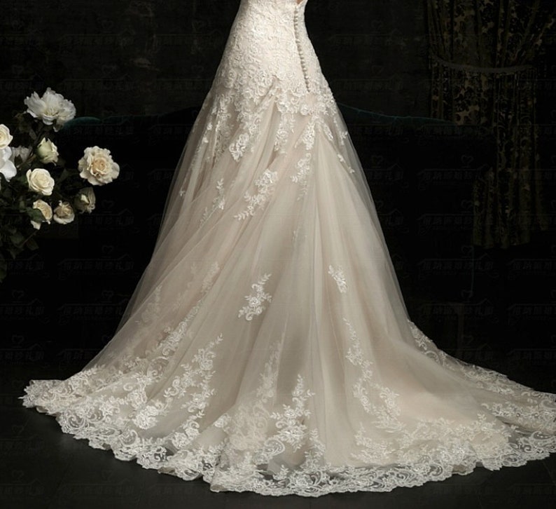 Women's Sleeveless Halter Floral Lace Wedding Gown, Court Train Bridal Wedding Dresses image 3