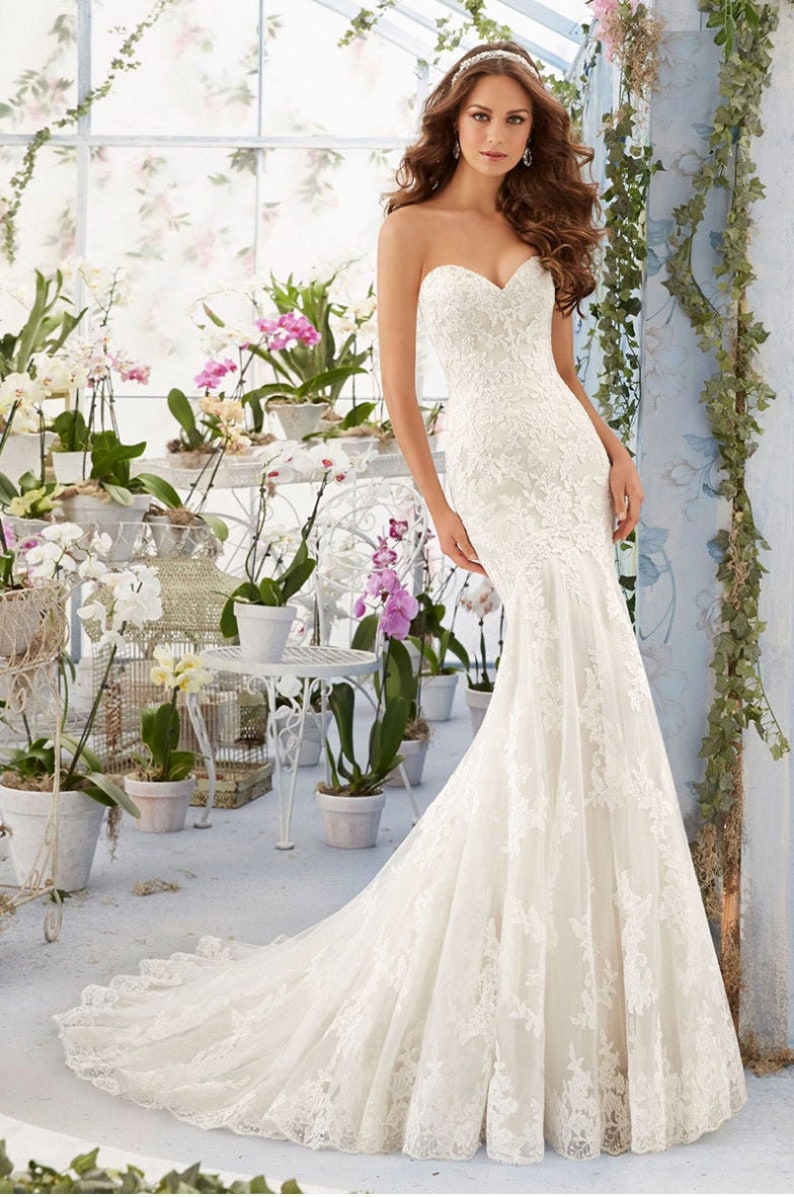 Sweetheart Mermaid Sweep Train Wedding Dress image 1