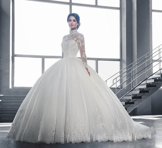 Zapaka Women A-Line Wedding Dress White Long Sleeves High Neck Bridal Dress  with Lace – ZAPAKA