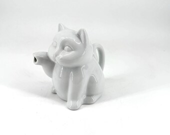 Vintage White Cat Kitty Tea or Coffee Creamer