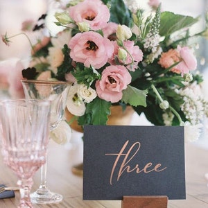 Cartes de numéro de table de mariage, numéros de table en feuille d'or, cartes de table en or rose, décor élégant