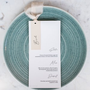 Cardápios de casamento personalizados – Cartões de cardápio bege com fita de seda e etiquetas de nome