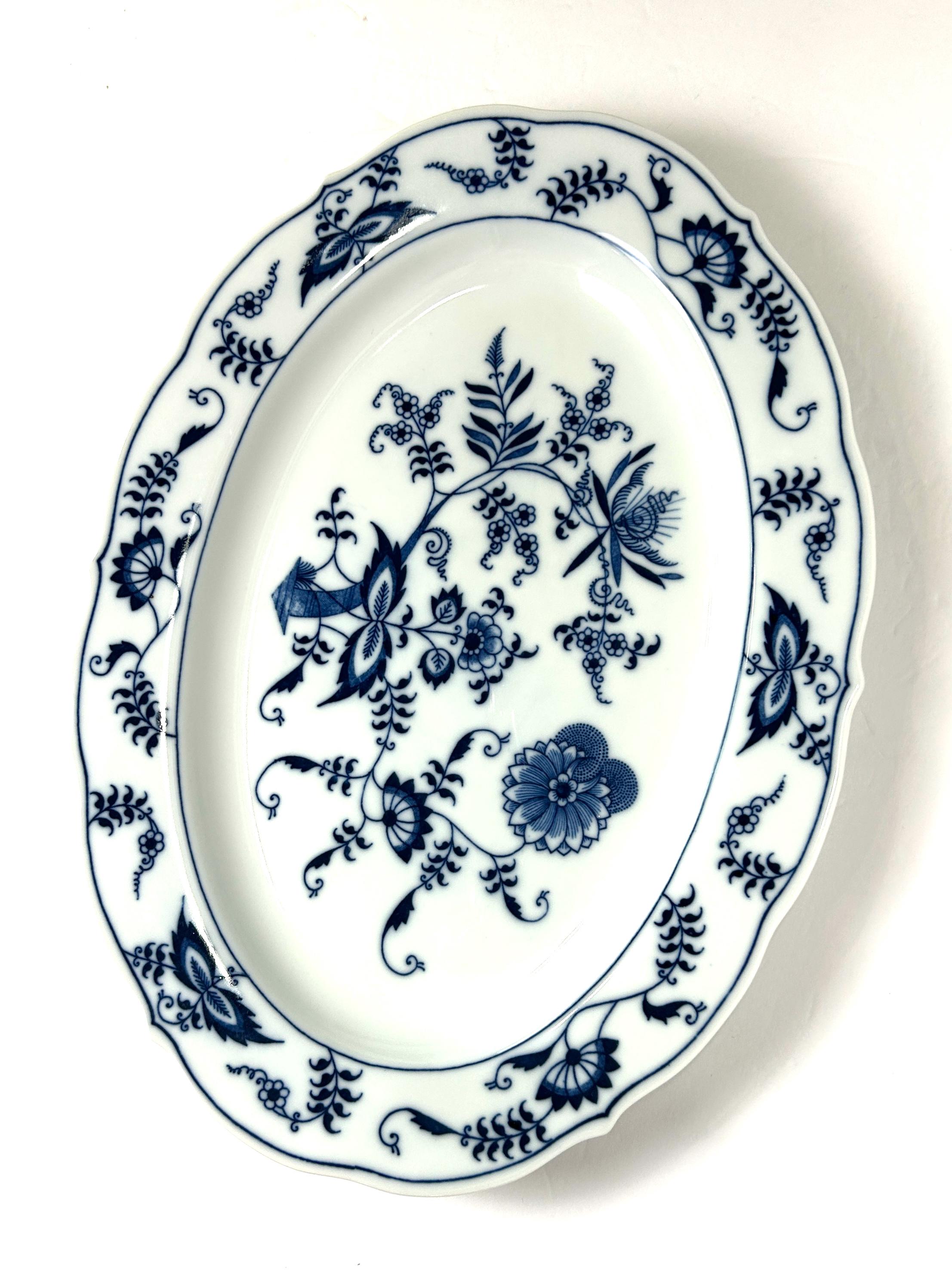 Blue Danube Oval Serving Platter: Blue Onion China, 14