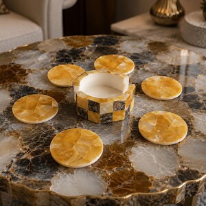 Juego de posavasos hechos a mano de nácar dorado con soporte, posavasos redondos de concha, decoración de mesa de lujo, regalo de inauguración de casa, juego de 6