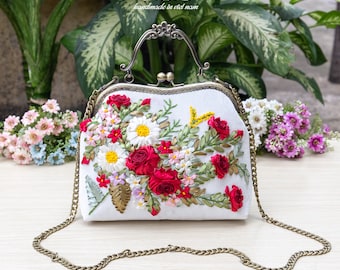 Marithe☆EMBROIDERY LOGO SHOULDER BAG Marithe EMBROIDERY LOGO SHOULDER BAG BLACK | KAZUE