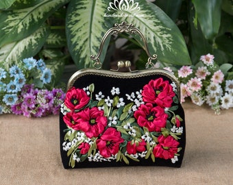 Kiss lock bag embroidered with poppies | Handle bag with shoulder chain