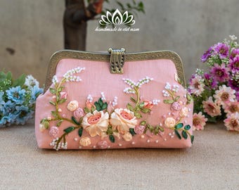 Pochette con tracolla, ortensie ricamate con nastro, regalo di nozze