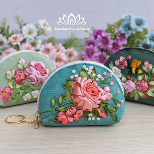 Lindo mini llavero con bordado floral / Regalo sorpresa para mujeres