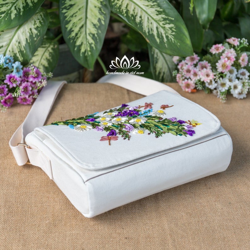 National Style Embroidered  Messenger Bag Handbag Single Shoulder Bag Canvas main image 1