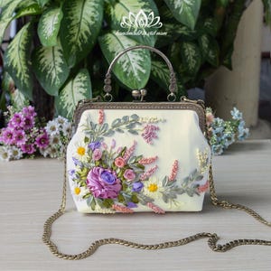 Floral embroidered handbag, Kiss lock bag with chain
