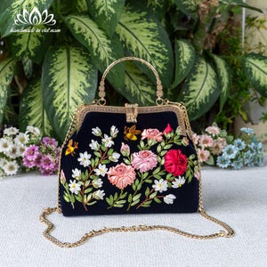 Handtasche mit Kettengurt, Einzigartige Schleife Blume Stickerei Tasche, Samtstoff