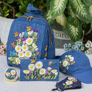 Hermosa mochila bordada con cinta, billetera, sombrero de pescador, espejo de bolsillo, juego de máscara
