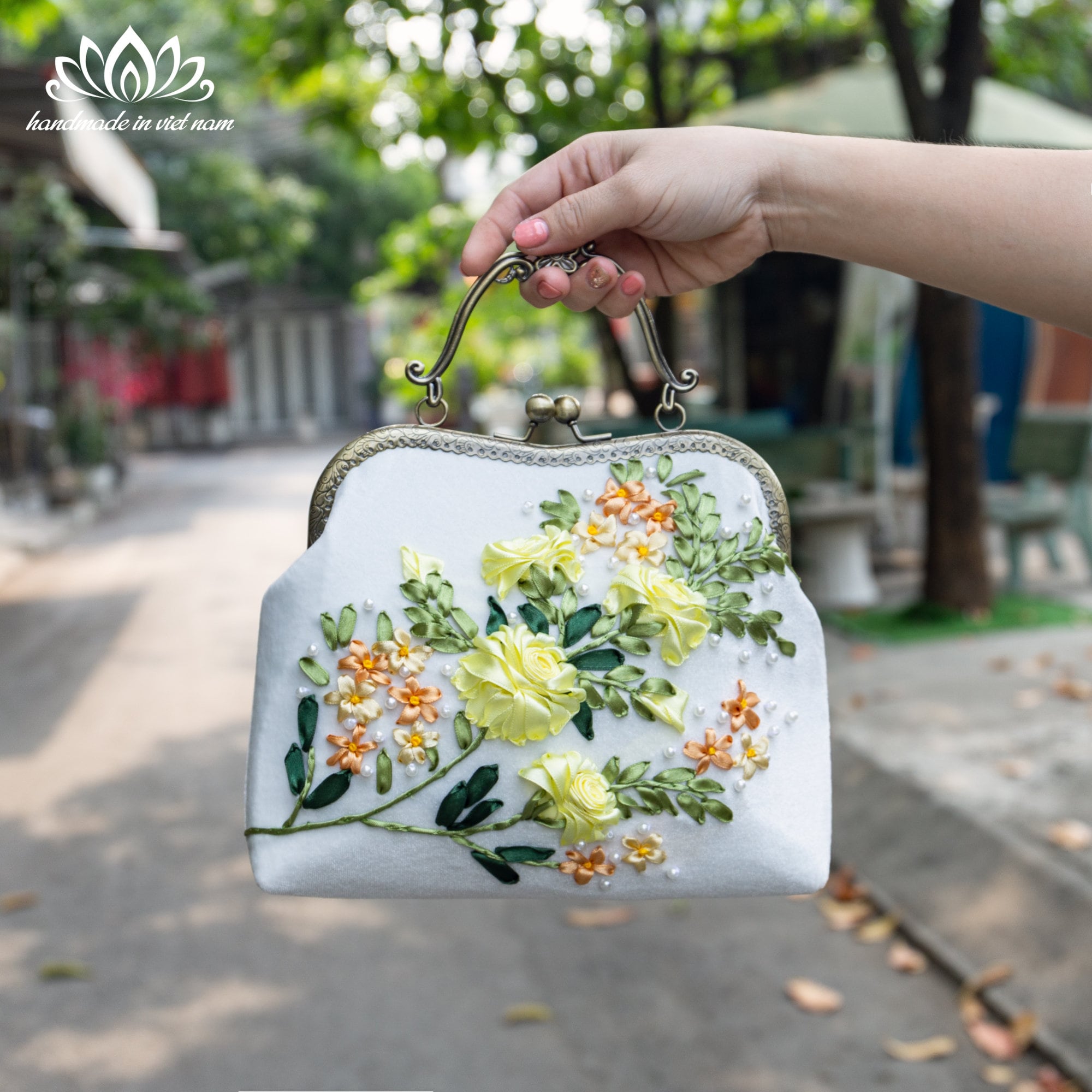Kiss Lock Handbag | Handbag With Shoulder Strap | Unique Ribbon