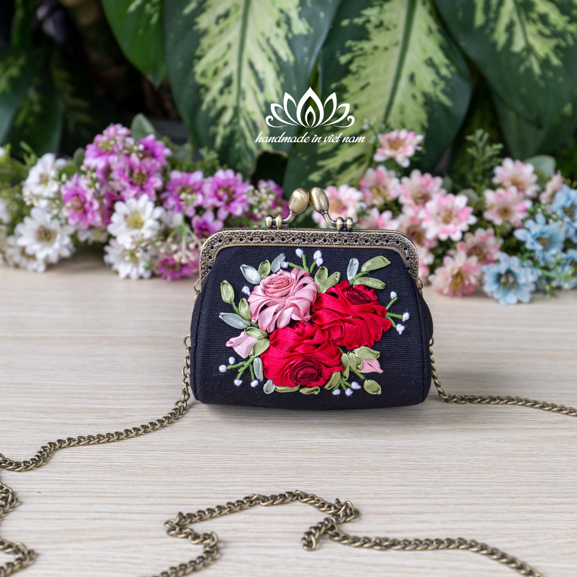 ポーチ COIN AND CARD POUCH IN TARTAN WITH TRIOMPHE EMBROIDERY Coin Purse With Strap, Embroidered Coin Purse - Etsy