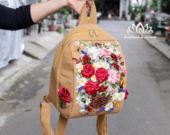 Mochila com estampa de cesta floral, bolsa bordada com fita 3D, presente artesanal em lona para ela.