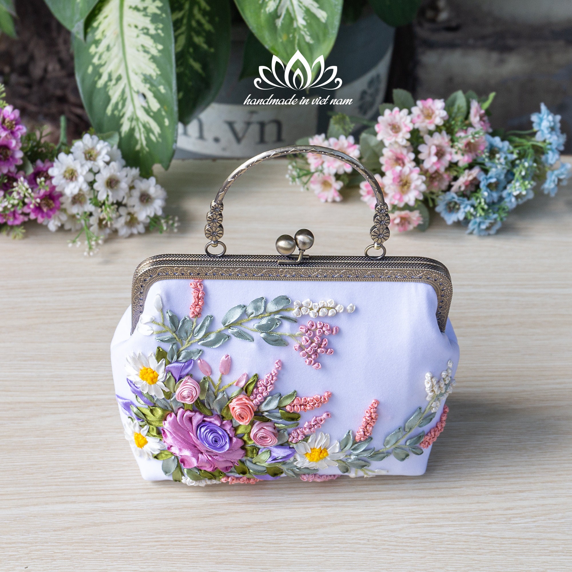 花柄刺繍ハンドバッグ　ハンドメイド 花柄刺繍ハンドバッグ、チェーン付きキスロックバッグ - Etsy 日本