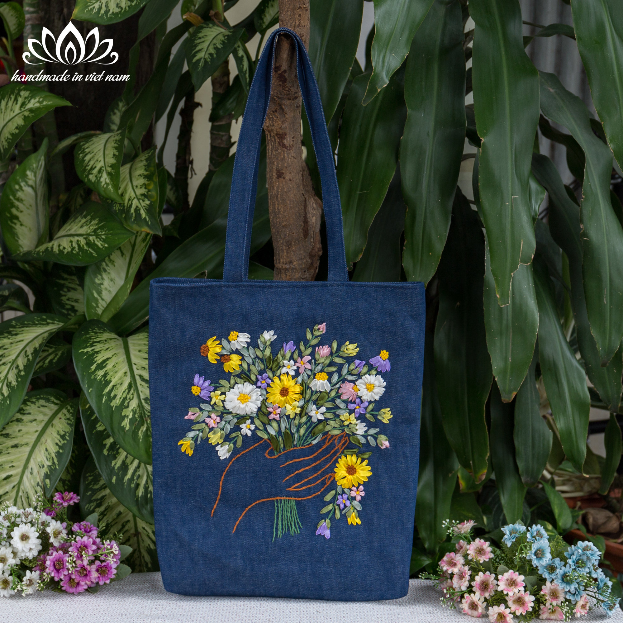 バッグ HWC LABEL TOTE BAG MEDIUM Deluxe Easy Carry Tote - Snoopy and Woodstock Green – LeSportsac
