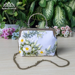Kiss-Lock-Handtasche | Handtasche mit Schultergurt | Einzigartige Bändchenstickerei