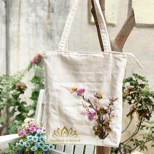 Embroidered tote bag with Zipper