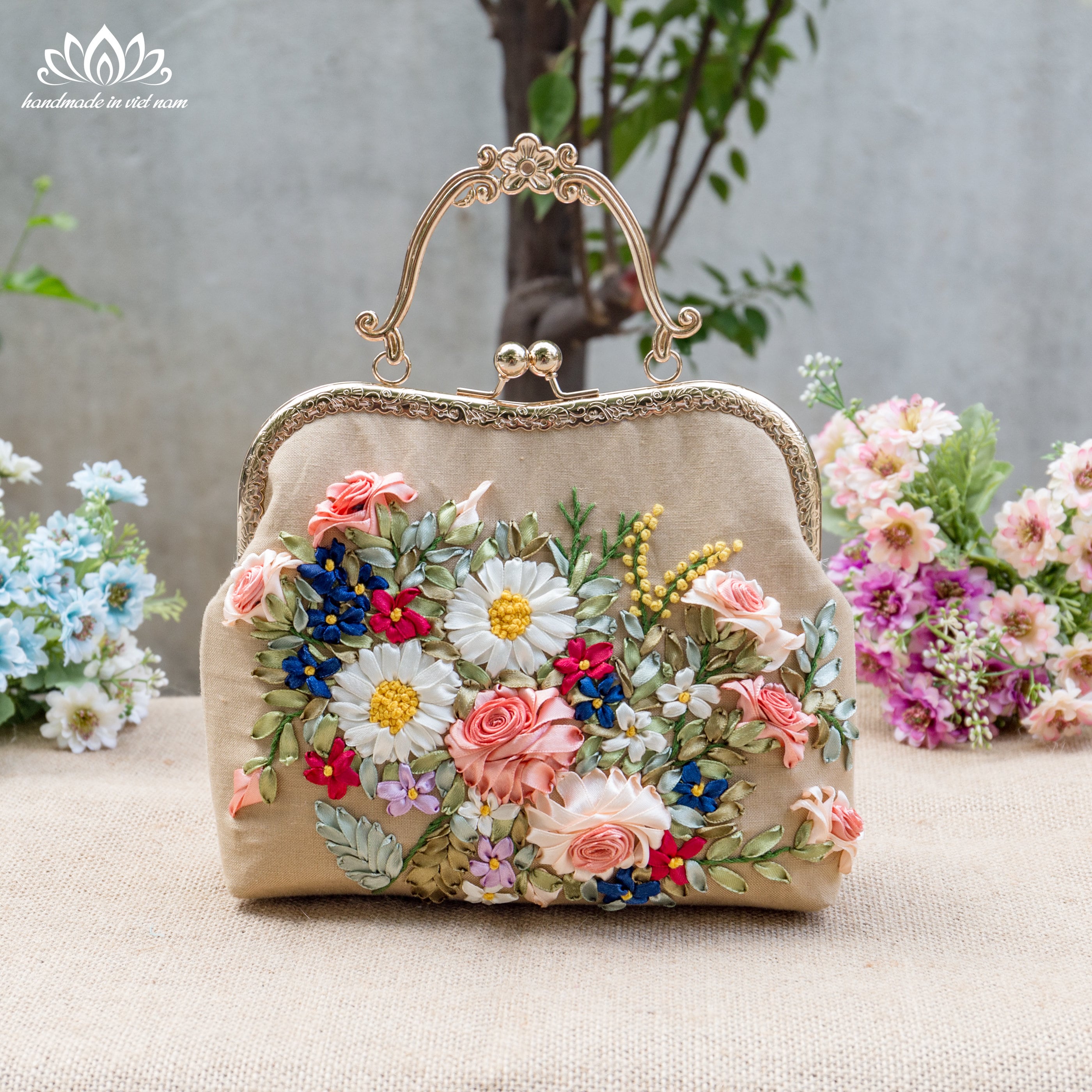 花柄刺繍入りキスロック式財布 リネンリボン刺繍入りハンドメイド