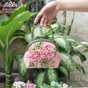 Leinensäckchen bestickt mit Hortensien | Clipbörse für Damen | Tasche mit Knebelverschluss