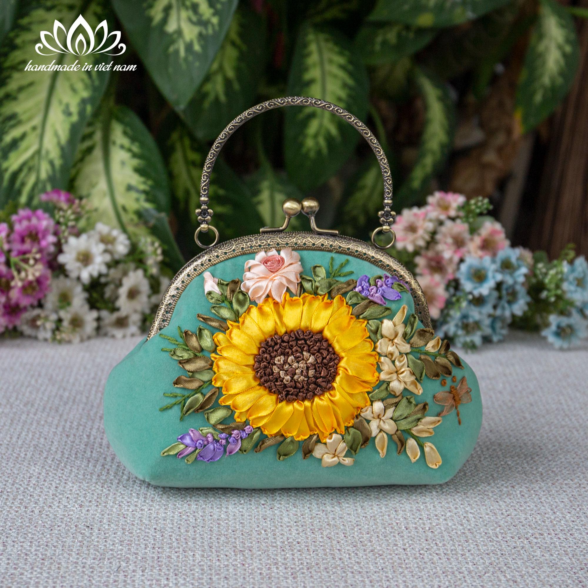 女性用留め金付き財布|美しいバラのリボン刺繍|キスロック財布