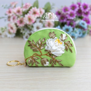 Lindo mini llavero con bordado floral / Regalo sorpresa para mujeres