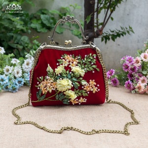 Ensemble sac et portefeuille brodés, produit unique de grande qualité