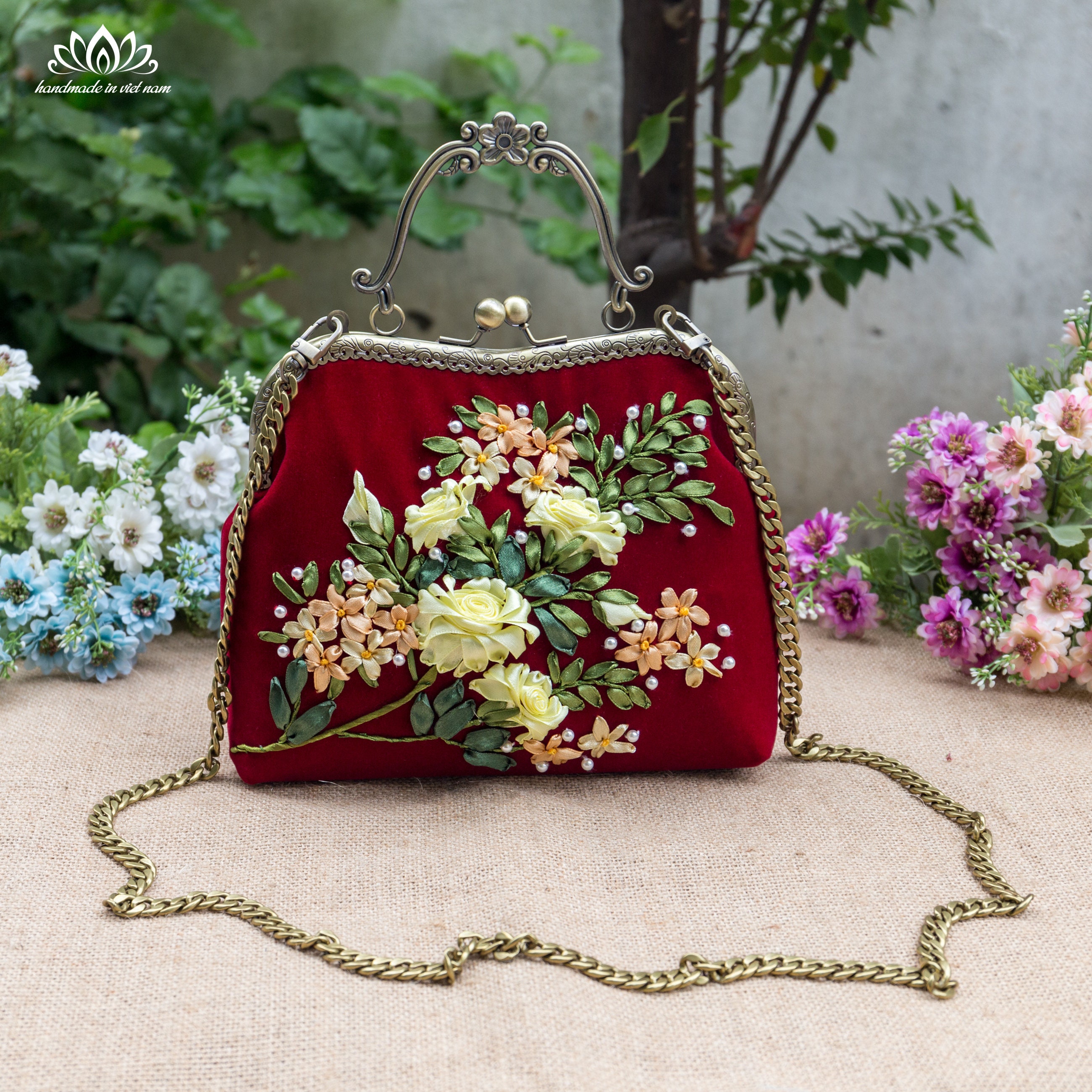 Vintage Embroidered Flower Handbag - Pearl Chain Crossbody Bag With Kiss Lock