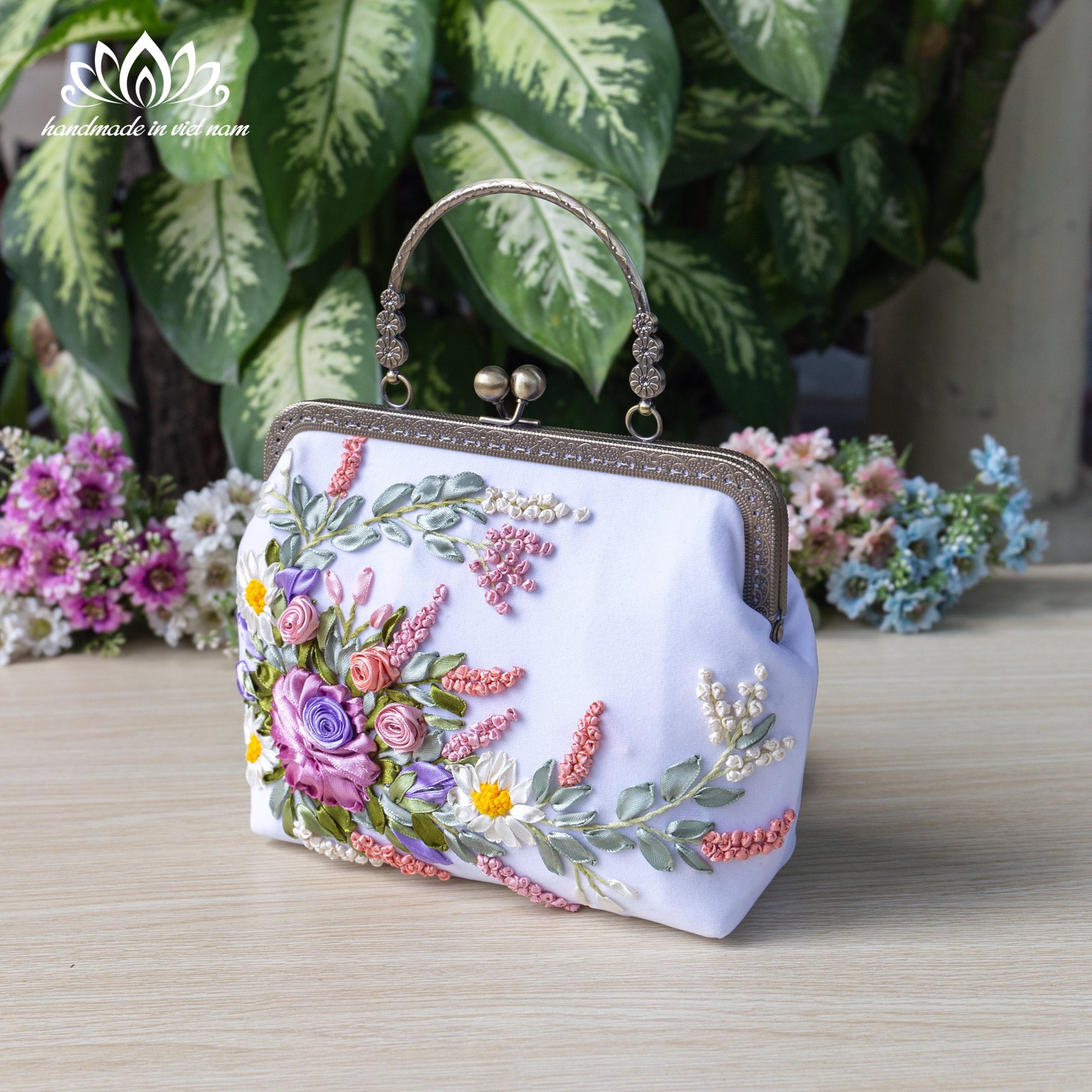 花柄刺繍ハンドバッグ　ハンドメイド 花柄刺繍ハンドバッグ、チェーン付きキスロックバッグ - Etsy 日本