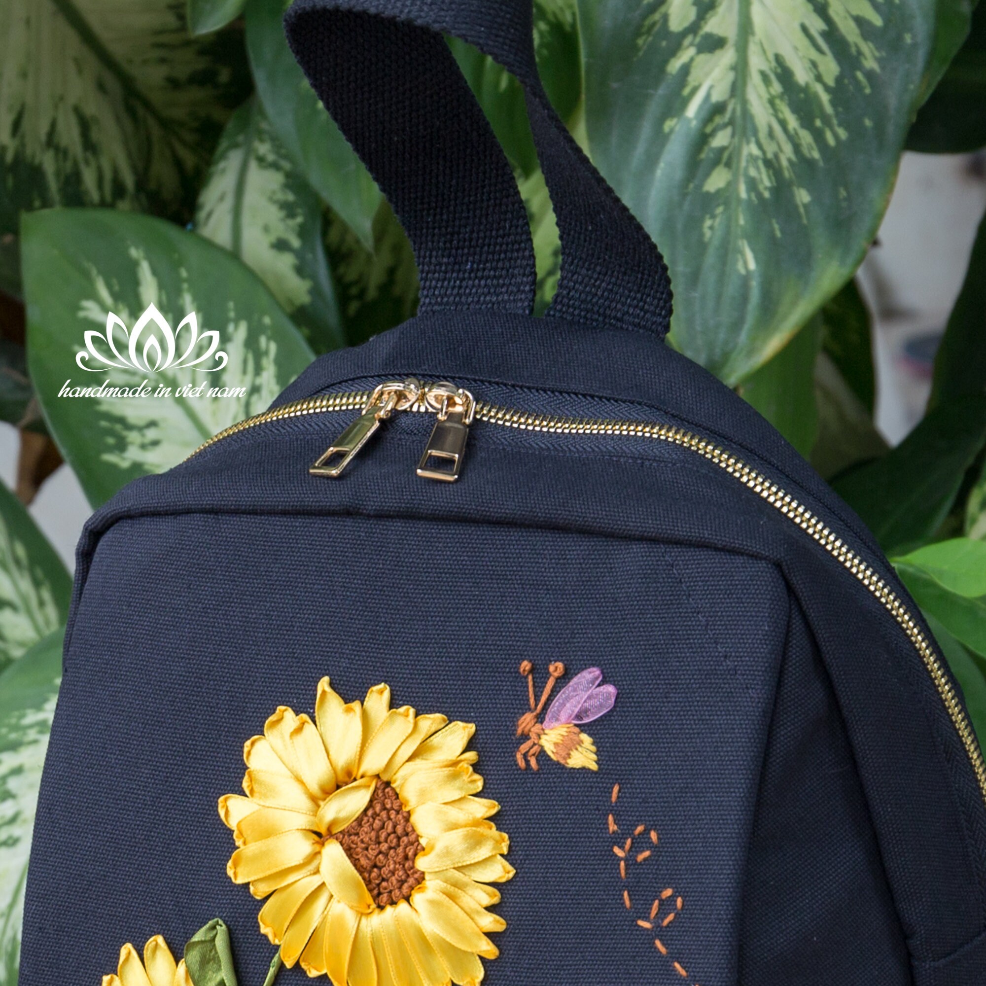 Embroidered Sunflower Backpack, Handmade Sewing Backpack  display picture 1