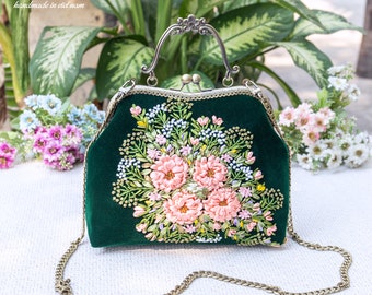 Floral Ribbon Embroidery Handbag – Velvet Kiss-Lock Frame Purse with Chain