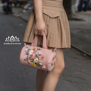 Schön bestickte Reisetasche für Frauen, Design kann auf Anfrage angepasst werden