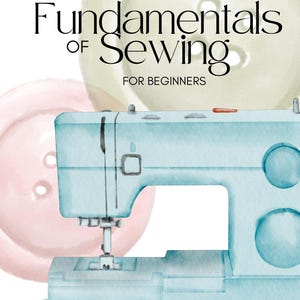 Puede incluir: Una máquina de coser azul con un pedal blanco y un botón rojo. La máquina está sentada sobre dos botones, uno rosa y otro verde. El texto "Fundamentals of Sewing for Beginners" está escrito encima de la máquina.