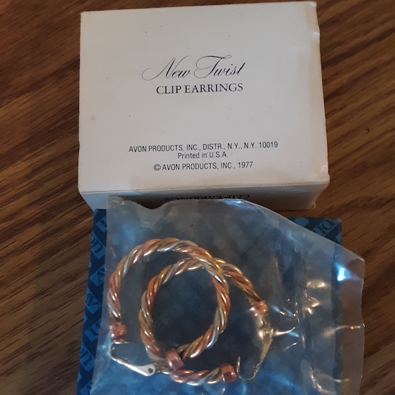 Avon 1977 NEW TWIST (Tri Color Hoop) Clip Earrings
